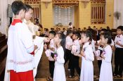 Lần Đầu Rước Chúa